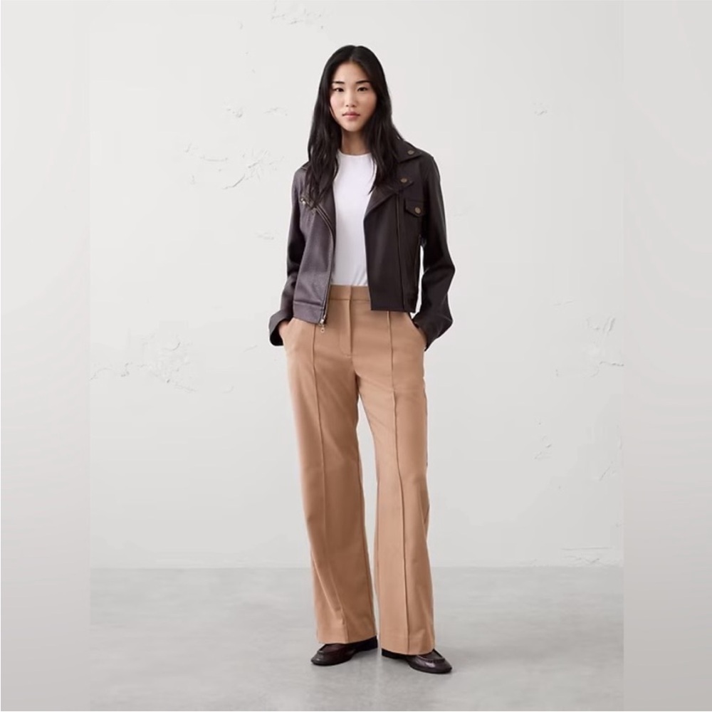 BR Wide-Leg Ultra High-Rise Brushed Pintuck Trouser - Afternoon Latte